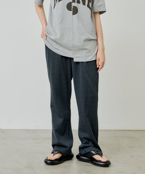 WHIMSIC（ウィムジック）の「【UNISEX/2サイズ展開】プレーティングジャージーステッチトラックパンツ（その他パンツ・メンズ・シルバー/チャコールグレー・1/2）」の5枚目の写真