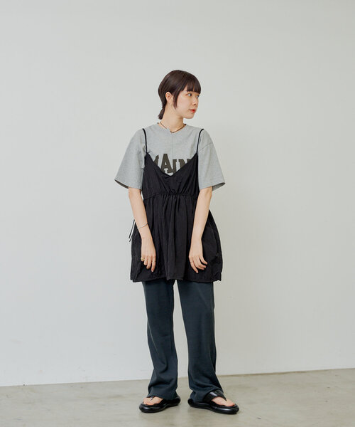 WHIMSIC（ウィムジック）の「【UNISEX/2サイズ展開】プレーティングジャージーステッチトラックパンツ（その他パンツ・メンズ・シルバー/チャコールグレー・1/2）」の8枚目の写真