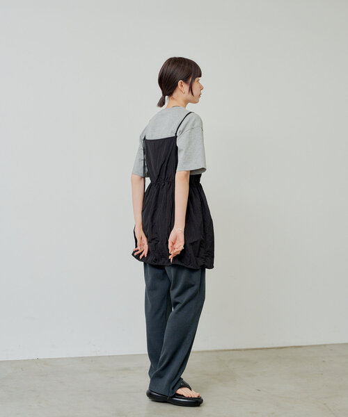 WHIMSIC（ウィムジック）の「【UNISEX/2サイズ展開】プレーティングジャージーステッチトラックパンツ（その他パンツ・メンズ・シルバー/チャコールグレー・1/2）」の9枚目の写真