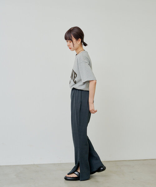 WHIMSIC（ウィムジック）の「【UNISEX/2サイズ展開】プレーティングジャージーステッチトラックパンツ（その他パンツ・メンズ・シルバー/チャコールグレー・1/2）」の12枚目の写真