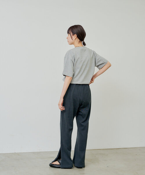 WHIMSIC（ウィムジック）の「【UNISEX/2サイズ展開】プレーティングジャージーステッチトラックパンツ（その他パンツ・メンズ・シルバー/チャコールグレー・1/2）」の13枚目の写真