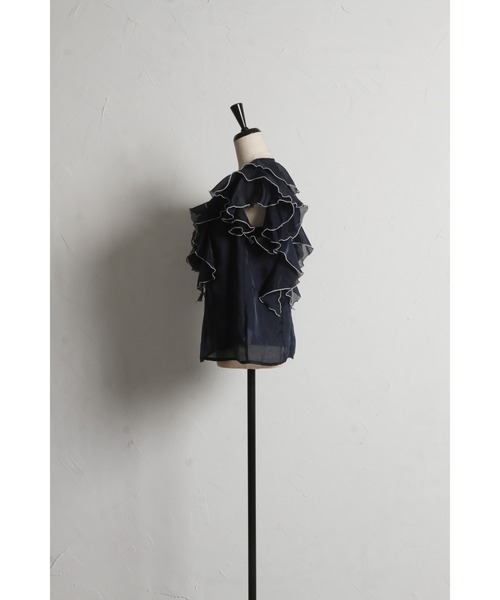 トッコクローゼット tocco closet キャミソール付きパールボタン配色ラッフルフリルオーガンジーブラウス キャミソール付きパールボタン配色ラッフルフリルオーガンジー