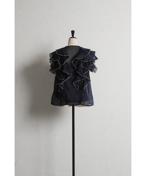 tocco closet(トッコ クローゼット)の「キャミソール付きパールボタン配色ラッフルフリルオーガンジーブラウス(シャツ/ブラウス・レディース・グレイッシュブルー/ベージュ/ネイビー・M)」の19枚目の写真