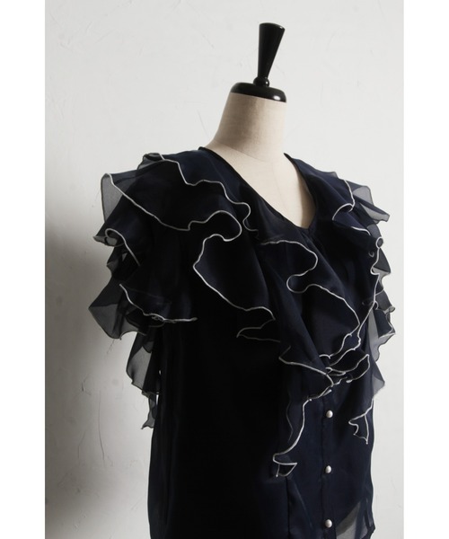 tocco closet(トッコ クローゼット)の「キャミソール付きパールボタン配色ラッフルフリルオーガンジーブラウス(シャツ/ブラウス・レディース・グレイッシュブルー/ベージュ/ネイビー・M)」の22枚目の写真