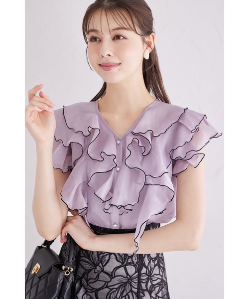 tocco closet(トッコ クローゼット)の「キャミソール付きパールボタン配色ラッフルフリルオーガンジーブラウス(シャツ/ブラウス・レディース・グレイッシュブルー/ベージュ/ネイビー・M)」の9枚目の写真