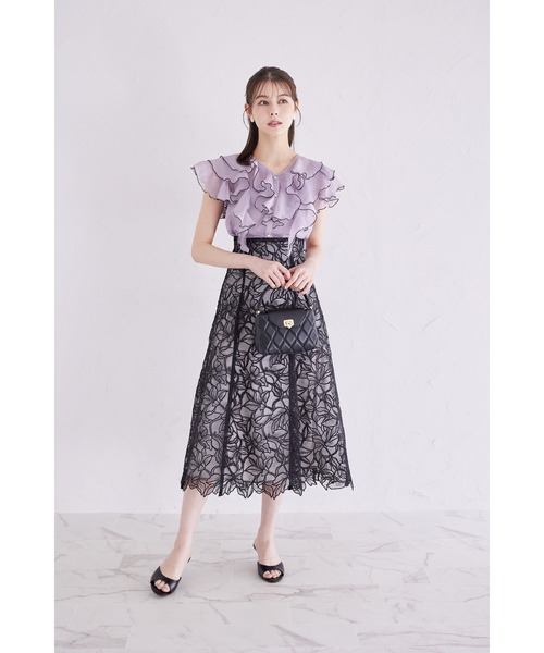 tocco closet(トッコ クローゼット)の「キャミソール付きパールボタン配色ラッフルフリルオーガンジーブラウス(シャツ/ブラウス・レディース・グレイッシュブルー/ベージュ/ネイビー・M)」の5枚目の写真