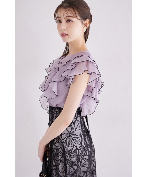 tocco closet(トッコ クローゼット)の「キャミソール付きパールボタン配色ラッフルフリルオーガンジーブラウス(シャツ/ブラウス・レディース・グレイッシュブルー/ベージュ/ネイビー・M)」の10枚目の写真