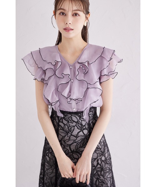 tocco closet(トッコ クローゼット)の「キャミソール付きパールボタン配色ラッフルフリルオーガンジーブラウス(シャツ/ブラウス・レディース・グレイッシュブルー/ベージュ/ネイビー・M)」の8枚目の写真