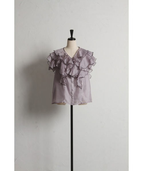 tocco closet(トッコ クローゼット)の「キャミソール付きパールボタン配色ラッフルフリルオーガンジーブラウス(シャツ/ブラウス・レディース・グレイッシュブルー/ベージュ/ネイビー・M)」の13枚目の写真