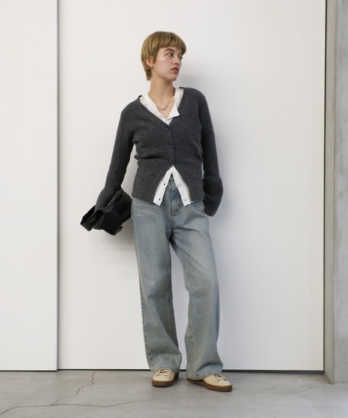 select MOCA（セレクトモカ）の「ベルスリーブVネックニット