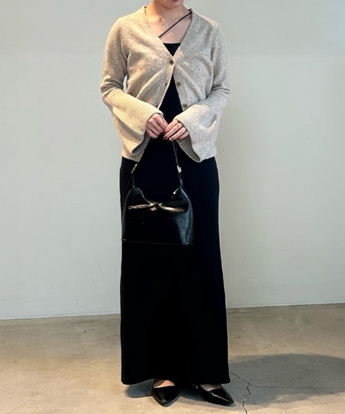 select MOCA（セレクトモカ）の「ベルスリーブVネックニットカーディガン（カーディガン/ボレロ・レディース・チャコール/オートミール/ブラック・FREE）」の13枚目の写真