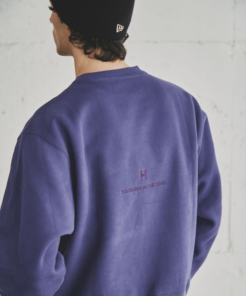 HEREIAM(ヘレイアム)の「【HEREIAM】ユニセックス/ワッペンロゴ裏起毛トレーナー(スウェット・レディース・モスグリーン/ブラック/ヘザーグレー/バイオレット・MEDIUM/LARGE)」の4枚目の写真