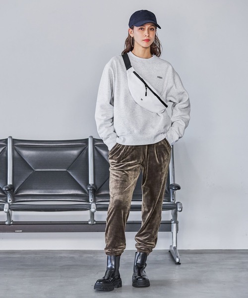 HEREIAM(ヘレイアム)の「【HEREIAM】ユニセックス/ワッペンロゴ裏起毛トレーナー(スウェット・レディース・モスグリーン/ブラック/ヘザーグレー/バイオレット・MEDIUM/LARGE)」の20枚目の写真