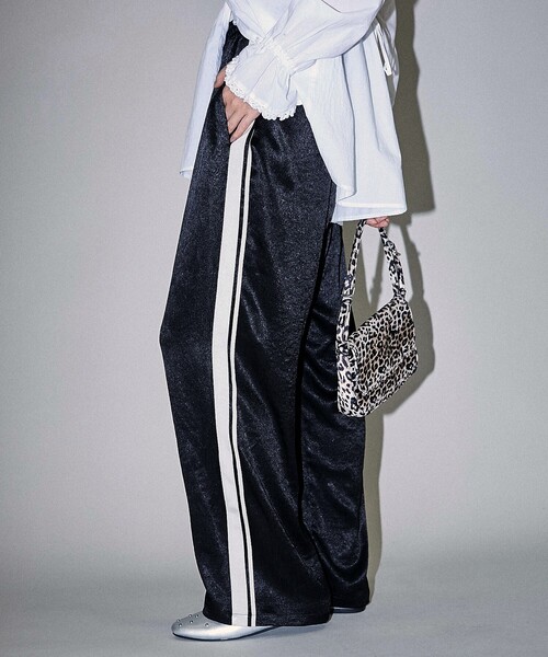 PUBLUX/パブリュクス ライン入サテンパンツ 限定展開（その他パンツ）｜PUBLUX（パブリュクス）