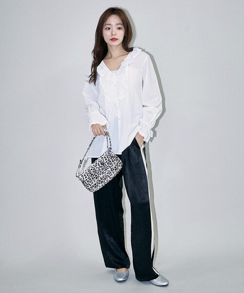 PUBLUX(パブリュクス)の「PUBLUX/パブリュクス ライン入サテンパンツ 限定展開(その他パンツ・レディース・グレー/ブラック/ピンク・フリ-)」の6枚目の写真