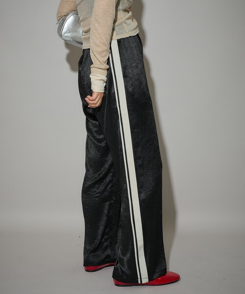 PUBLUX(パブリュクス)の「PUBLUX/パブリュクス ライン入サテンパンツ 限定展開(その他パンツ・レディース・グレー/ブラック/ピンク・フリ-)」の9枚目の写真