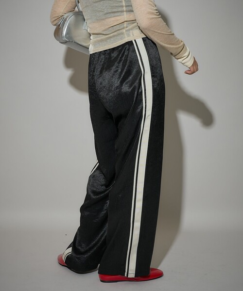 PUBLUX(パブリュクス)の「PUBLUX/パブリュクス ライン入サテンパンツ 限定展開(その他パンツ・レディース・グレー/ブラック/ピンク・フリ-)」の12枚目の写真