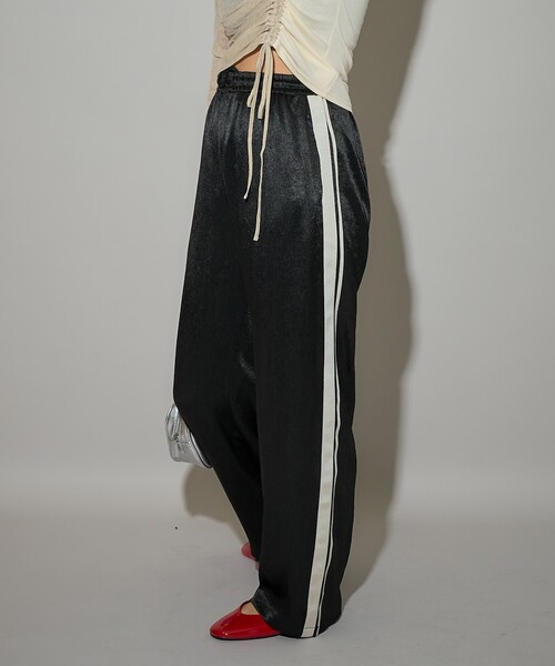 PUBLUX(パブリュクス)の「PUBLUX/パブリュクス ライン入サテンパンツ 限定展開(その他パンツ・レディース・グレー/ブラック/ピンク・フリ-)」の15枚目の写真