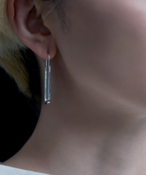 YArKA（ヤーカ）の「【YArKA/ヤーカ】rectangle without corners earing(pierce)[twrp4] /  丸み長方形ピアス（ピアス（両耳用）・メンズ・ゴールド・FREE）」の8枚目の写真