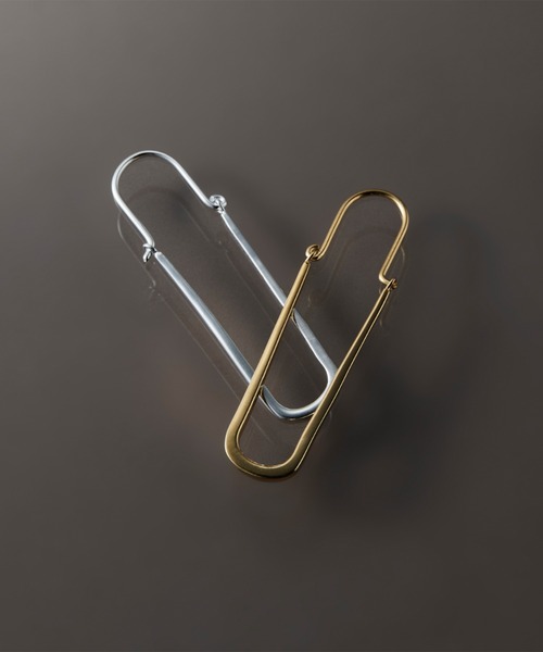 YArKA（ヤーカ）の「【YArKA/ヤーカ】rectangle without corners earing(pierce)[twrp4] /  丸み長方形ピアス（ピアス（両耳用）・メンズ・ゴールド・FREE）」の2枚目の写真
