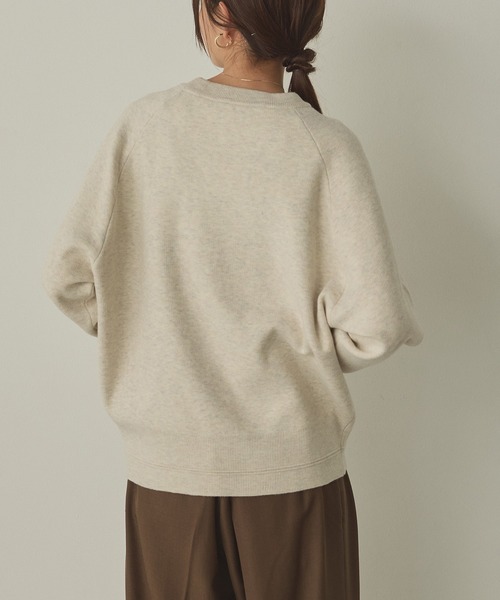 hunch(ハンチ)の「【WEB限定/別注】【新色追加】ソフトタッチ ロゴニット(ニット/セーター・レディース・カーキ系/ブルー系その他/オートミール/ベージュ系その他2/杢グレー/チャコールグレー×ブラック/ブラック系その他/ブラウン系その他/ネイビー系・FREE)」の15枚目の写真