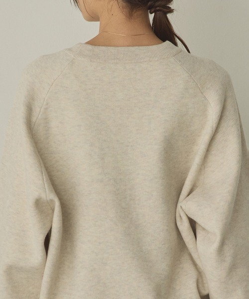 hunch(ハンチ)の「【WEB限定/別注】【新色追加】ソフトタッチ ロゴニット(ニット/セーター・レディース・カーキ系/ブルー系その他/オートミール/ベージュ系その他2/杢グレー/チャコールグレー×ブラック/ブラック系その他/ブラウン系その他/ネイビー系・FREE)」の19枚目の写真