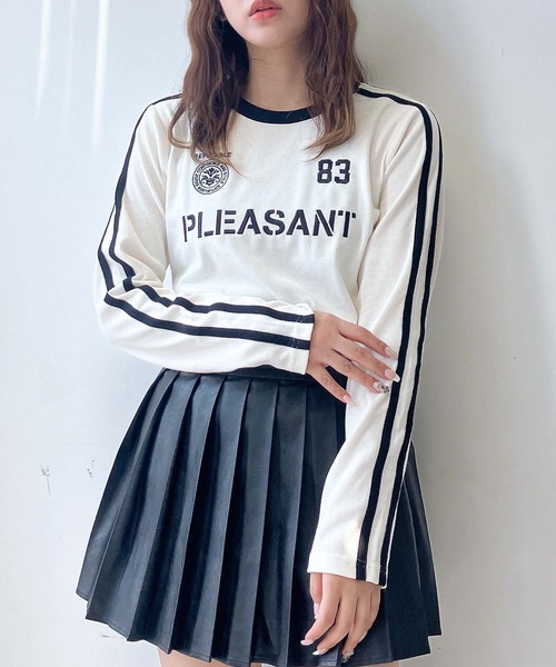 AS KNOW AS plus（アズノゥアズプラス）の「◇袖ラインゲームシャツ ロゴ刺繍 テレコリブプルオーバー（Tシャツ/カットソー・レディース・チャコールグレー/アイボリー/グリーン/レッド/ベージュ系/グレー系/アイボリー系/ネイビー系・FREE）」の5枚目の写真