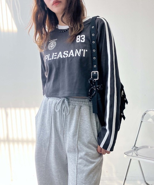 AS KNOW AS plus（アズノゥアズプラス）の「◇袖ラインゲームシャツ ロゴ刺繍 テレコリブプルオーバー（Tシャツ/カットソー・レディース・チャコールグレー/アイボリー/グリーン/レッド/ベージュ系/グレー系/アイボリー系/ネイビー系・FREE）」の9枚目の写真