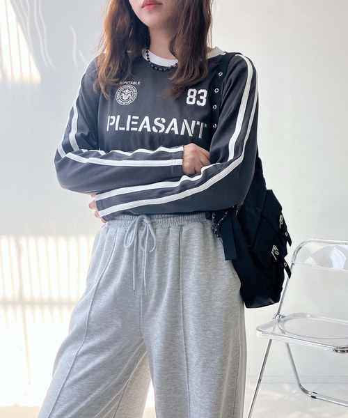 AS KNOW AS plus（アズノゥアズプラス）の「◇袖ラインゲームシャツ ロゴ刺繍 テレコリブプルオーバー（Tシャツ/カットソー・レディース・チャコールグレー/アイボリー/グリーン/レッド/ベージュ系/グレー系/アイボリー系/ネイビー系・FREE）」の10枚目の写真