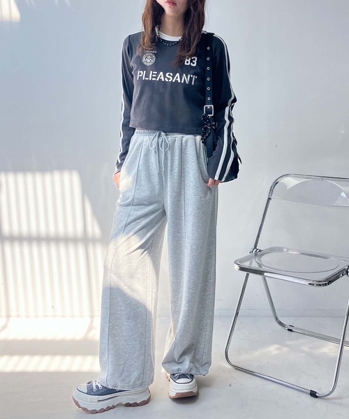 AS KNOW AS plus（アズノゥアズプラス）の「◇袖ラインゲームシャツ ロゴ刺繍 テレコリブプルオーバー（Tシャツ/カットソー・レディース・チャコールグレー/アイボリー/グリーン/レッド/ベージュ系/グレー系/アイボリー系/ネイビー系・FREE）」の14枚目の写真