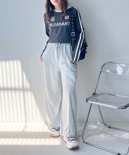 AS KNOW AS plus（アズノゥアズプラス）の「◇袖ラインゲームシャツ ロゴ刺繍 テレコリブプルオーバー（Tシャツ/カットソー・レディース・チャコールグレー/アイボリー/グリーン/レッド/ベージュ系/グレー系/アイボリー系/ネイビー系・FREE）」の15枚目の写真