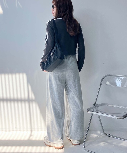 AS KNOW AS plus（アズノゥアズプラス）の「◇袖ラインゲームシャツ ロゴ刺繍 テレコリブプルオーバー（Tシャツ/カットソー・レディース・チャコールグレー/アイボリー/グリーン/レッド/ベージュ系/グレー系/アイボリー系/ネイビー系・FREE）」の17枚目の写真