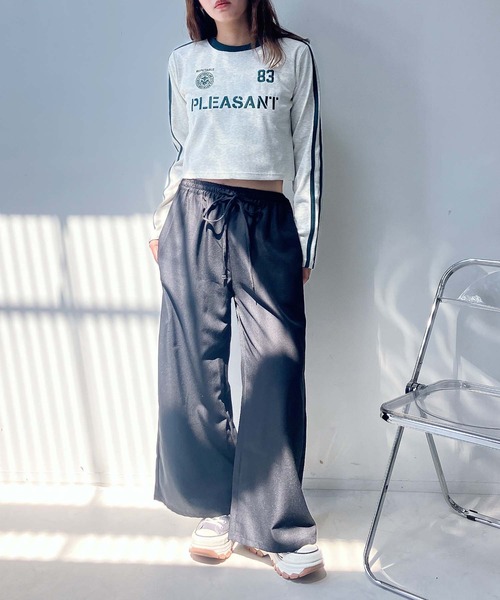 AS KNOW AS plus（アズノゥアズプラス）の「◇袖ラインゲームシャツ ロゴ刺繍 テレコリブプルオーバー（Tシャツ/カットソー・レディース・チャコールグレー/アイボリー/グリーン/レッド/ベージュ系/グレー系/アイボリー系/ネイビー系・FREE）」の22枚目の写真