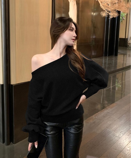 kirakiraShop(キラキラショップ)の「1枚で印象チェンジ、着回し自在。オフショルダー ドルマン ニット トップス(ニット/セーター・レディース・ダークブラウン/レッド/ピンク/ベージュ/チャコール/ブラック/グレー/ライトベージュ/パープル・FREE)」の11枚目の写真