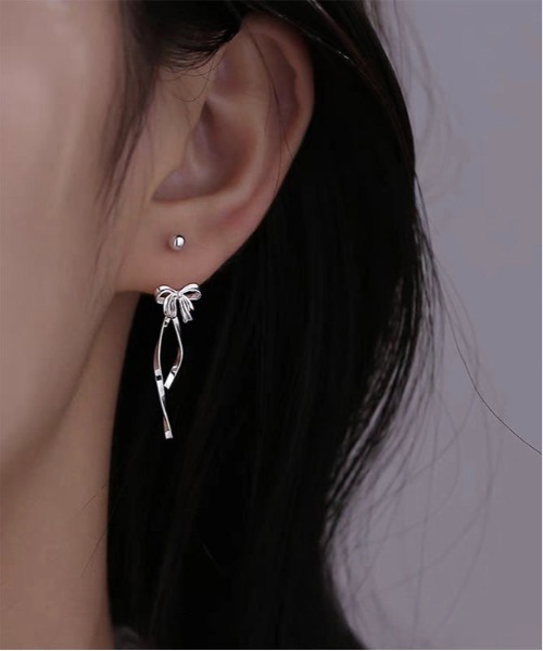 Burner(バーナー)の「【OKUOKU 0909】ロング リボンモチーフ ピアス 両耳用 oku-pierce-762792183836-7 Nn【RBTS】(ピアス(両耳用)・レディース・シルバー・FREE)」の1枚目の写真