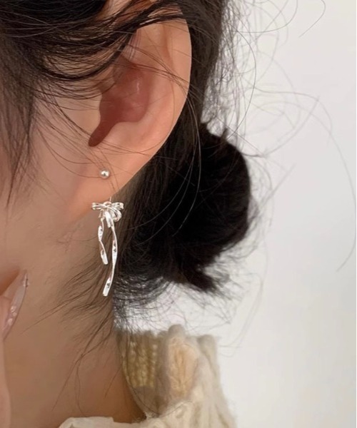 Burner(バーナー)の「【OKUOKU 0909】ロング リボンモチーフ ピアス 両耳用 oku-pierce-762792183836-7 Nn【RBTS】(ピアス(両耳用)・レディース・シルバー・FREE)」の3枚目の写真