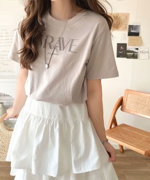 垢抜けた大人カジュアル。オーガニックコットン100％フロッキーロゴプリントTシャツ