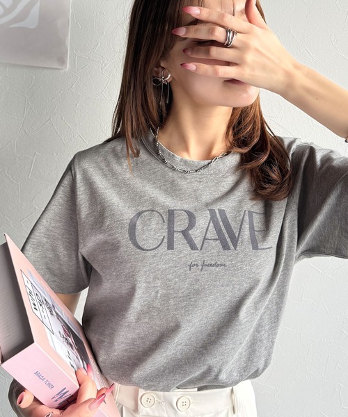 classicalelf(クラシカルエルフ)の「垢抜けた大人カジュアル。オーガニックコットン100%フロッキーロゴプリントTシャツ(Tシャツ/カットソー・レディース・杢グレー/グレイッシュベージュ/ホワイト/ネイビー/チャコール・MEDIUM/LARGE/X-LARGE/SMALL)」の17枚目の写真