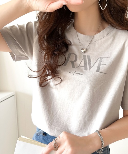 classicalelf(クラシカルエルフ)の「垢抜けた大人カジュアル。オーガニックコットン100%フロッキーロゴプリントTシャツ(Tシャツ/カットソー・レディース・杢グレー/グレイッシュベージュ/ホワイト/ネイビー/チャコール・MEDIUM/LARGE/X-LARGE/SMALL)」の11枚目の写真