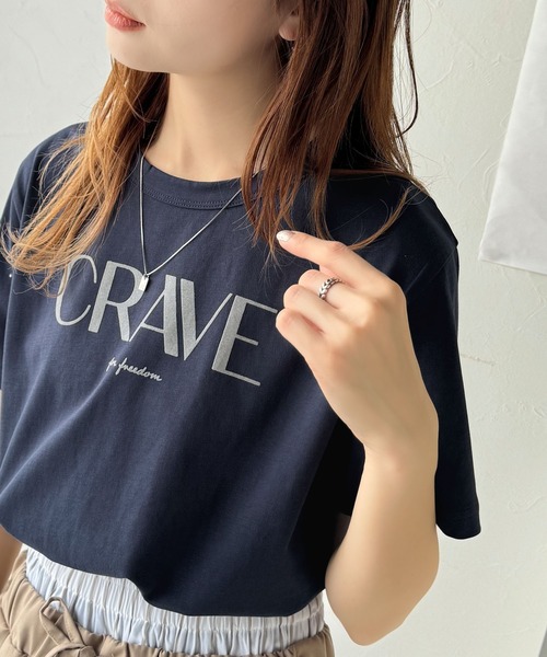classicalelf(クラシカルエルフ)の「垢抜けた大人カジュアル。オーガニックコットン100%フロッキーロゴプリントTシャツ(Tシャツ/カットソー・レディース・杢グレー/グレイッシュベージュ/ホワイト/ネイビー/チャコール・MEDIUM/LARGE/X-LARGE/SMALL)」の10枚目の写真