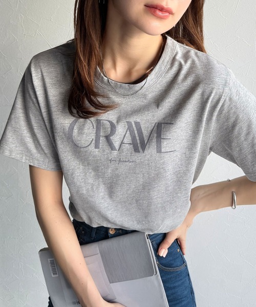 classicalelf(クラシカルエルフ)の「垢抜けた大人カジュアル。オーガニックコットン100%フロッキーロゴプリントTシャツ(Tシャツ/カットソー・レディース・杢グレー/グレイッシュベージュ/ホワイト/ネイビー/チャコール・MEDIUM/LARGE/X-LARGE/SMALL)」の12枚目の写真