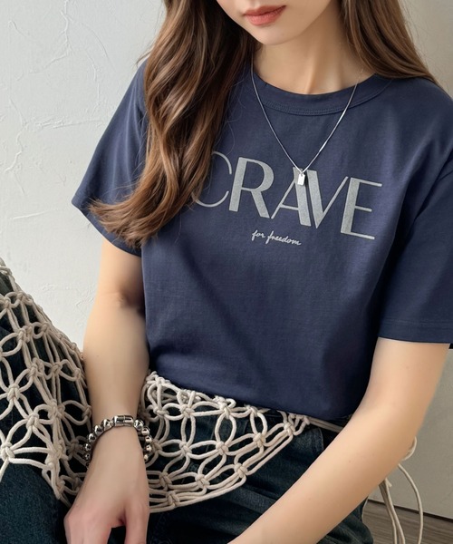 classicalelf(クラシカルエルフ)の「垢抜けた大人カジュアル。オーガニックコットン100%フロッキーロゴプリントTシャツ(Tシャツ/カットソー・レディース・杢グレー/グレイッシュベージュ/ホワイト/ネイビー/チャコール・MEDIUM/LARGE/X-LARGE/SMALL)」の13枚目の写真