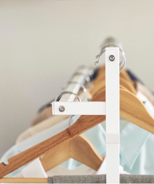 BIRTHDAY BAR（バースデイバー）の「tower 収納力アップハンガーラック 2段（収納グッズ・レディース・ホワイト/ブラック・フリー）」の6枚目の写真