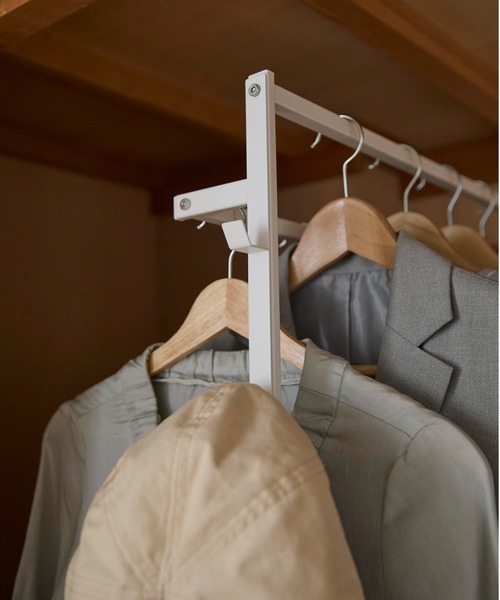 BIRTHDAY BAR（バースデイバー）の「tower 収納力アップハンガーラック 2段（収納グッズ・レディース・ホワイト/ブラック・フリー）」の9枚目の写真