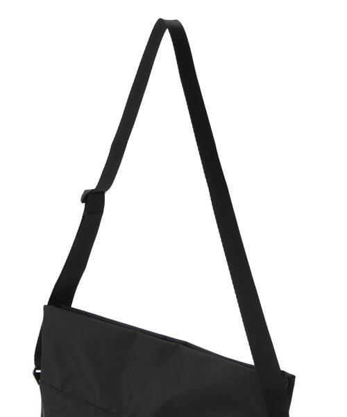 THE NORTH FACE(ザノースフェイス)の「THE NORTH FACE/ザ・ノース・フェイス Pyrenees Shoulder L ピレネーショルダーL NM82508(ショルダーバッグ・メンズ・ブラック/グレー・FREE)」の6枚目の写真
