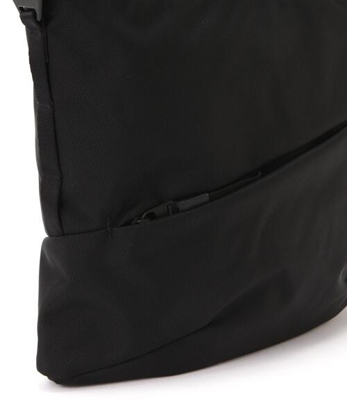 THE NORTH FACE(ザノースフェイス)の「THE NORTH FACE/ザ・ノース・フェイス Pyrenees Shoulder L ピレネーショルダーL NM82508(ショルダーバッグ・メンズ・ブラック/グレー・FREE)」の11枚目の写真