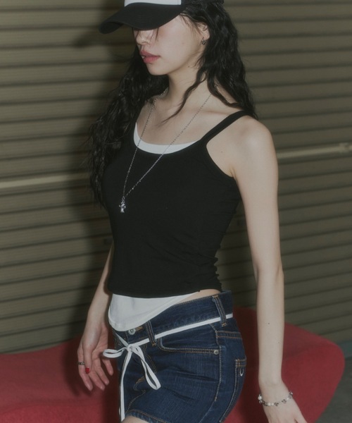 DTYYPE(ドタイプ)の「カップ付きバイカラーレイヤードキャミソール(キャミソール・レディース・チャコールグレー/ブラック/ホワイト・FREE)」の4枚目の写真