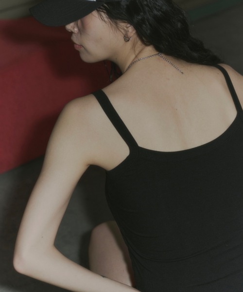 DTYYPE(ドタイプ)の「カップ付きバイカラーレイヤードキャミソール(キャミソール・レディース・チャコールグレー/ブラック/ホワイト・FREE)」の6枚目の写真