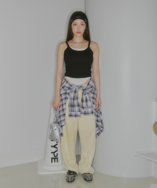 DTYYPE(ドタイプ)の「カップ付きバイカラーレイヤードキャミソール(キャミソール・レディース・チャコールグレー/ブラック/ホワイト・FREE)」の15枚目の写真