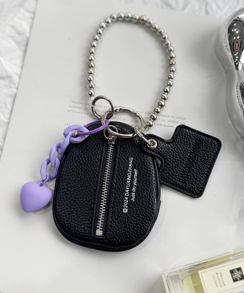 NOLITA LABORATORY（ノリータラボラトリー）の「【 NOLITA / ノリータ 】組み合わせ自由自在 ハート チャーム ブラック フェイクレザー バックル キーチェーン キーホルダー アクセサリー バッグチャーム シボ加工／フェイクレザー／バッグチャーム／ミニポーチ（チャーム・レディース・ブラック/パープル/ピンク・FREE）」の2枚目の写真